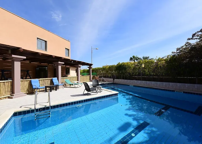 Flintstone Guest House בית ההארחה בן 11 החדרים אינו וילה פרטית אתם מזמינים רק חדרים לא את כל הוילה Eilat