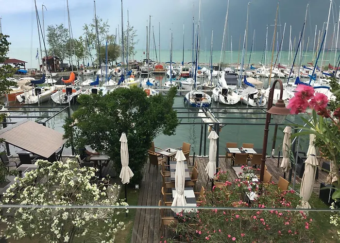 Calypso Lakeside Rooms & Lux Apartments Siófok