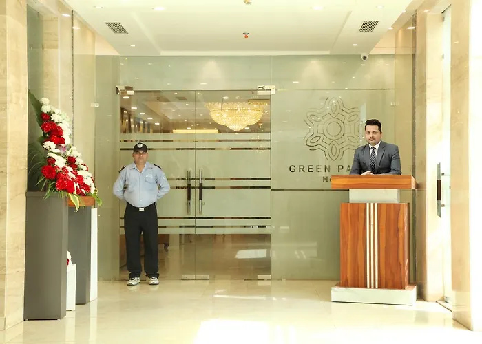 Green Palms Hotel Delhi 