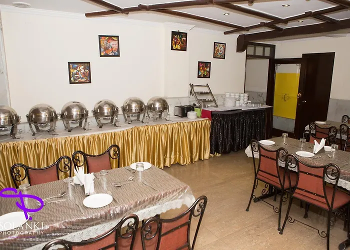 The Crest Inn Delhi 