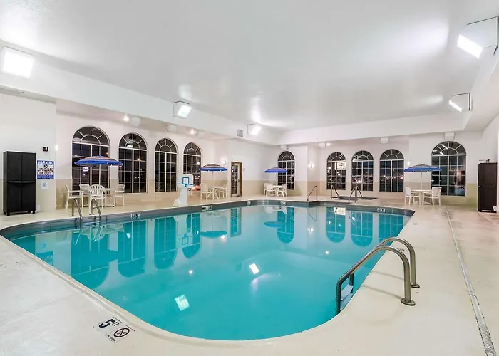 Travelodge & Suites By Wyndham Fargo/Moorhead