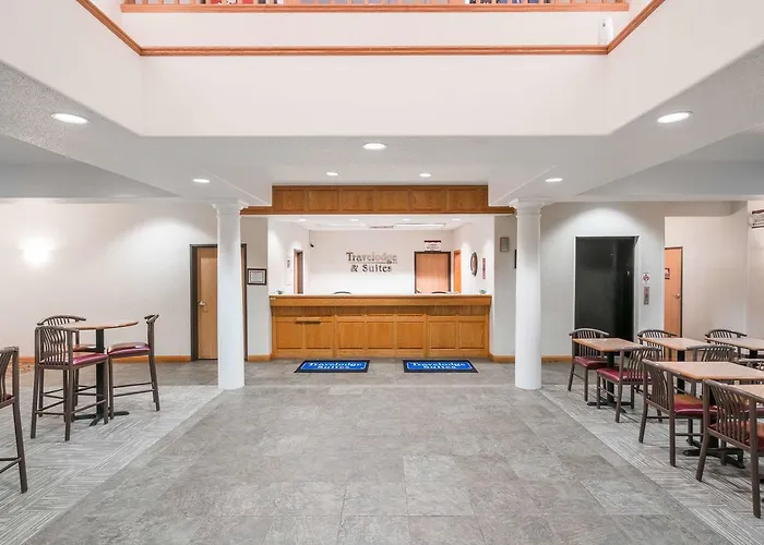 Travelodge & Suites By Wyndham Fargo/Moorhead