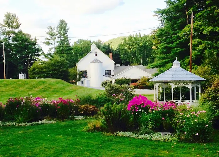 The 1896 House Country Inn - Brookside & Pondside Williamstown