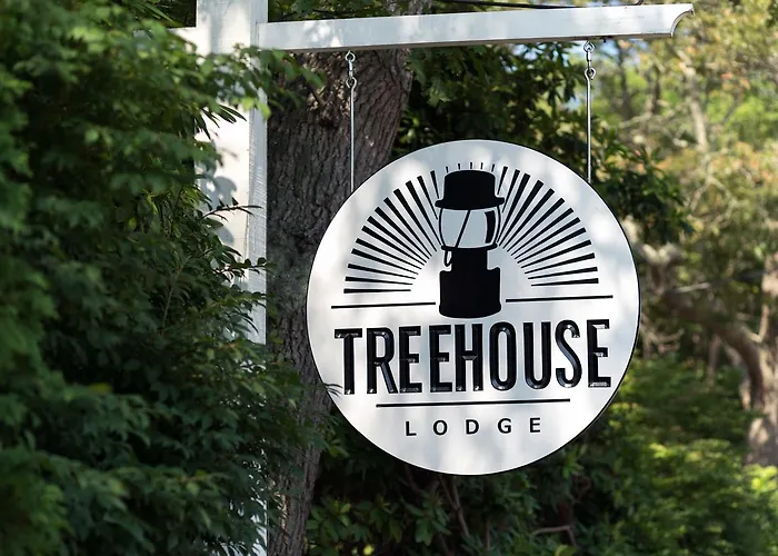 Treehouse Lodge Woods Hole
