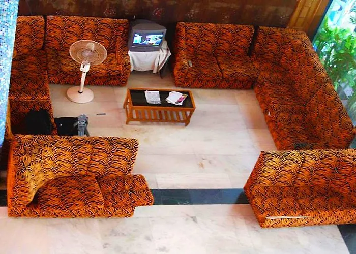 Hotel Mookambigai Residency Tirukkadaiyur