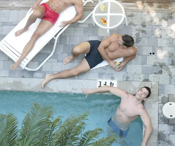 Pineapple Point Guesthouse&Resort - Gay Men's Resort Fort Lauderdale
