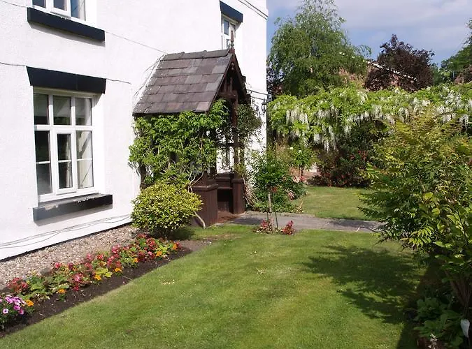 Church End Farm Bed And Breakfast Hale 