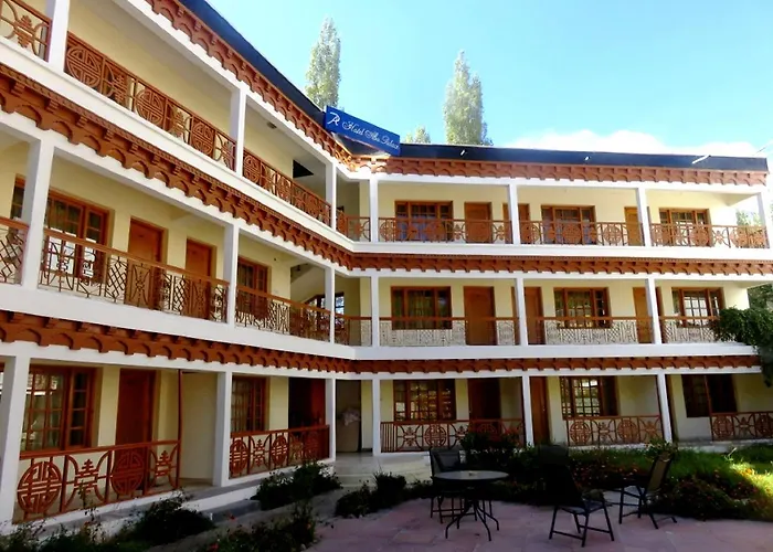 Hotel Abu Palace Leh