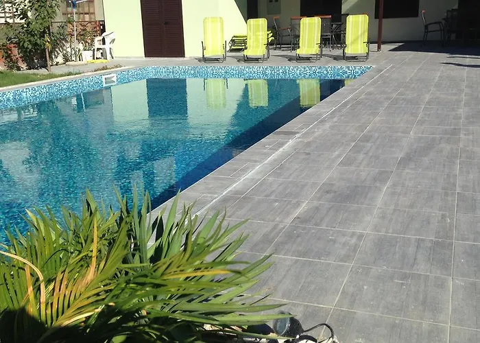 Chill Out Beach Apartments Trogir