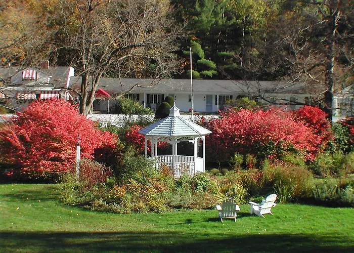 The 1896 House Country Inn - Brookside & Pondside Williamstown