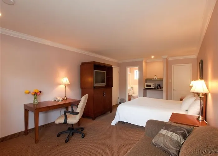 Travelodge By Wyndham Vancouver Lions Gate North Vancouver