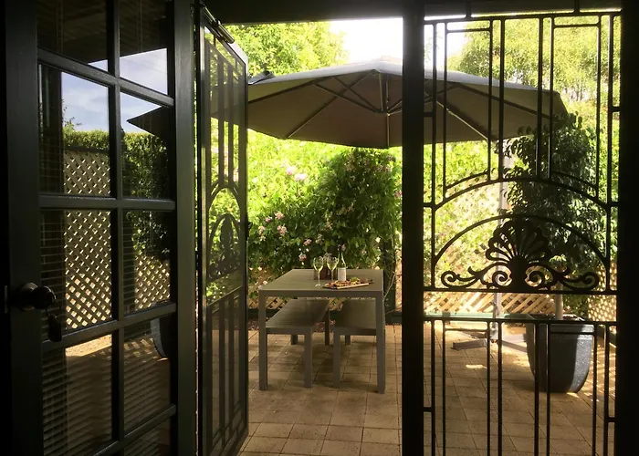 Wine And Roses Bed And Breakfast Mclaren Vale