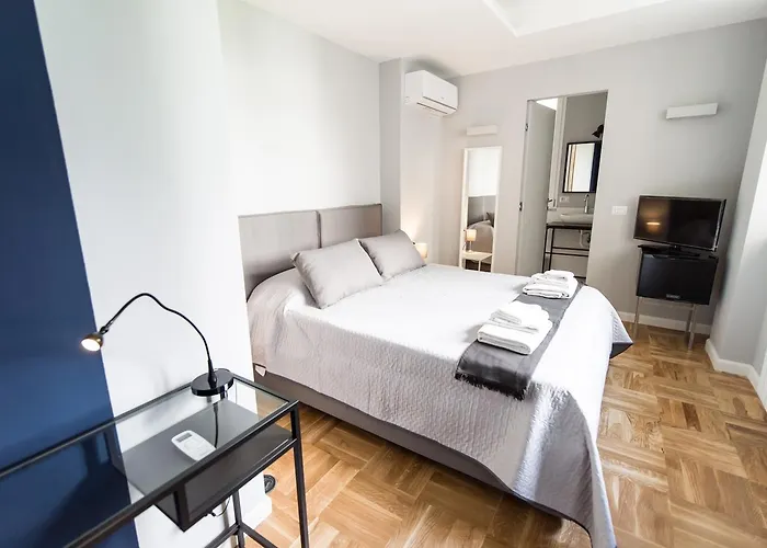 Dama Suite Naples