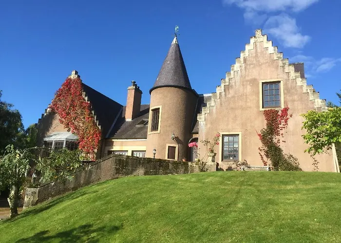 Highland Bear Lodge & Luxury Bear Huts Drumnadrochit