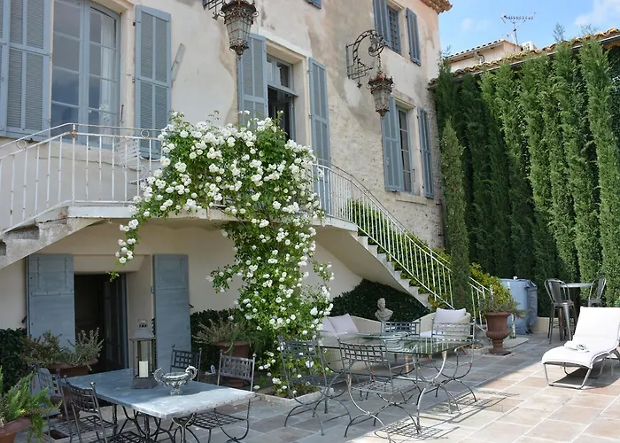 Le Petit Chateau Châteauneuf-de-Gadagne