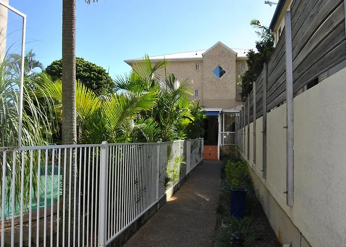 Budds Beach Apartments Surfers Paradise