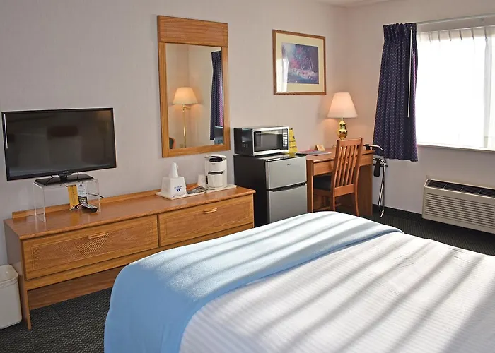 Americas Best Value Inn & Suites - Tahquamenon Country Newberry