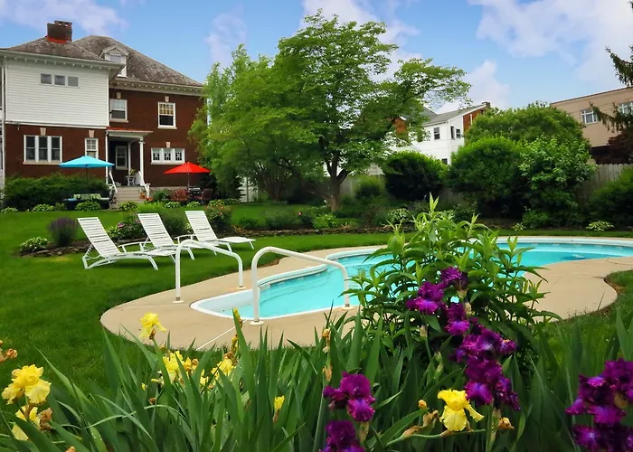 Olde Square Inn Bed And Breakfast Mount Joy
