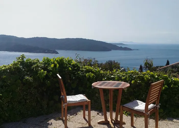 La Coccinelle Aparthotel Ile du Levant