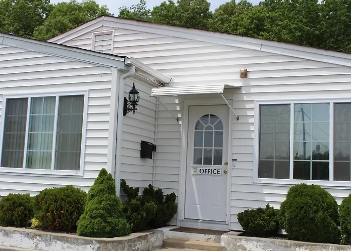 Krystal Penguin Inn Charlestown