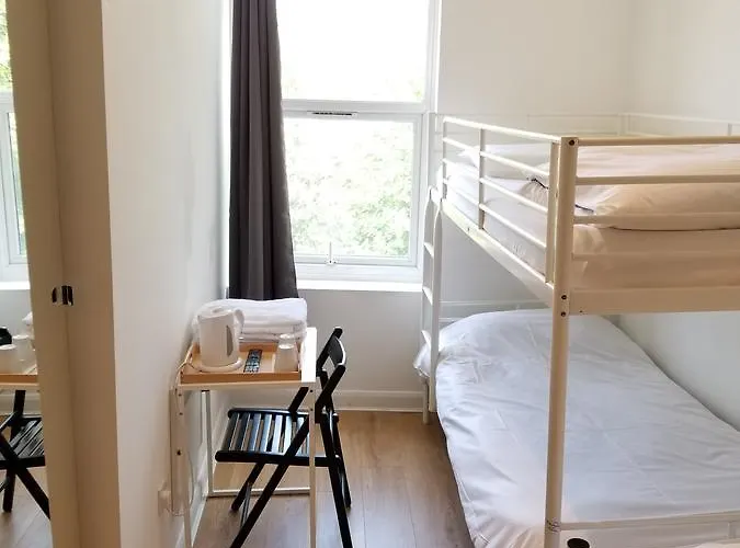 London Full House Hotel