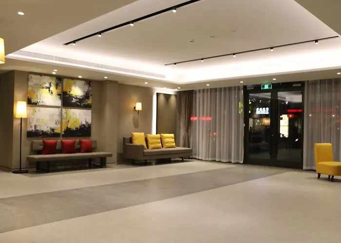 Home Inn Plus Shanghai People'S Square East Jinling Road