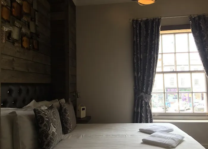Tilted Wig Hotel Warwick 