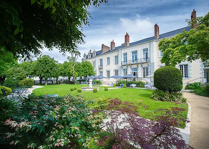 Hotel 4 Etoiles - Restaurants & Spa Perier Du Bignon Laval 