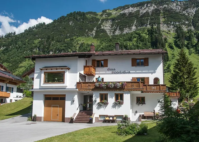Haus Schrofenstein Bed and Breakfast Lech
