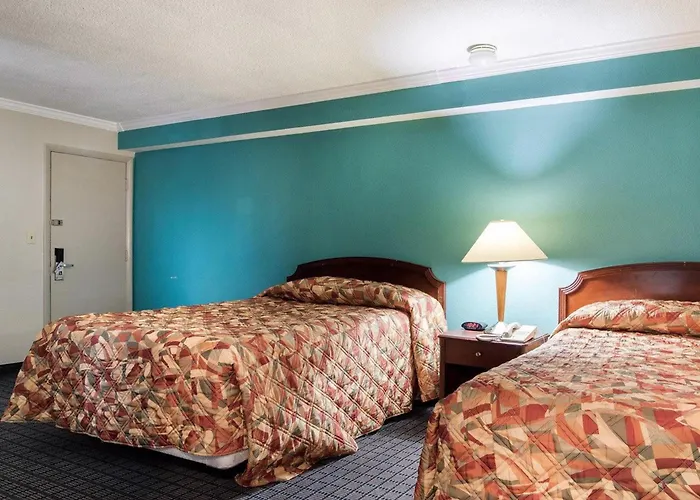 Rodeway Inn Syracuse Carrier Circle East Syracuse