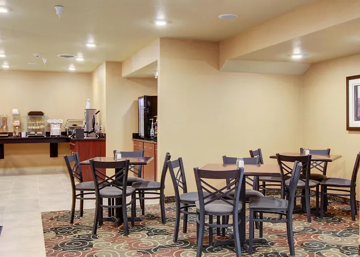 Cobblestone Inn & Suites Steele