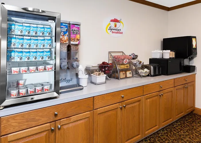 Super 8 By Wyndham St. Ignace Hotel
