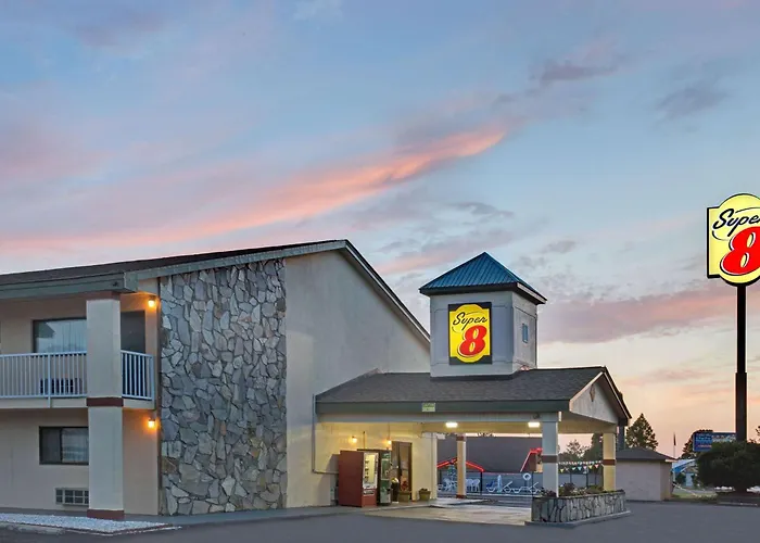 Super 8 By Wyndham Shelby Hotel