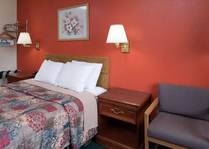 Days Inn By Wyndham Lincoln South