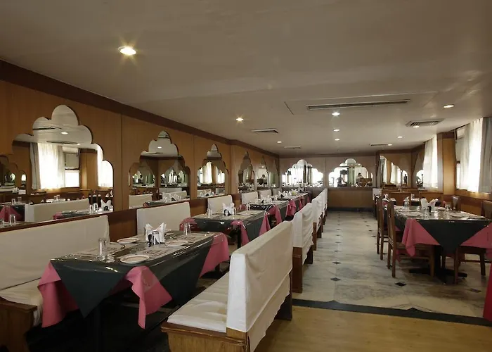 Hotel Raj Vilas Palace Bikaner