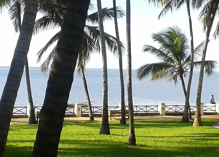Plaza Beach Hotel Bamburi