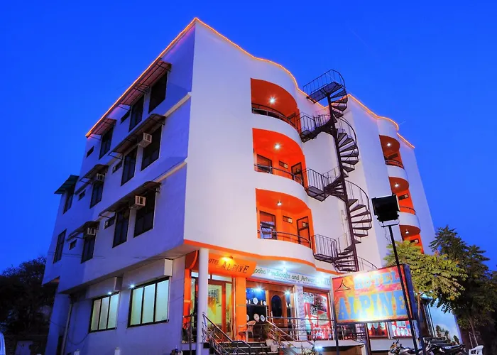 Fabexpress Alpine Hotel Agra 