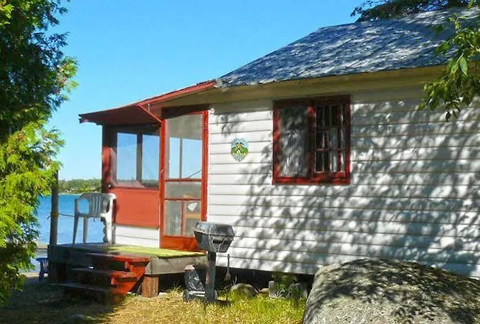 Bruce Bay Cottages & Lighthouse Bruce Mines