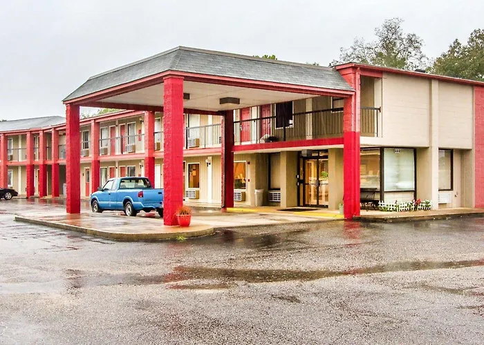 Econo Lodge Inn & Suites Fort Rucker Daleville