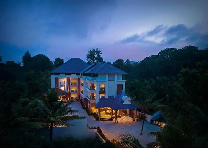 Woodnote Thekkady Hotel