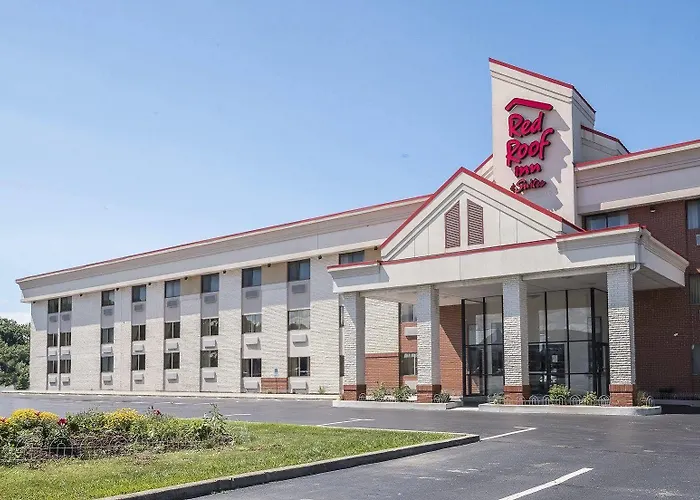 Red Roof Inn & Suites Cleveland - Elyria