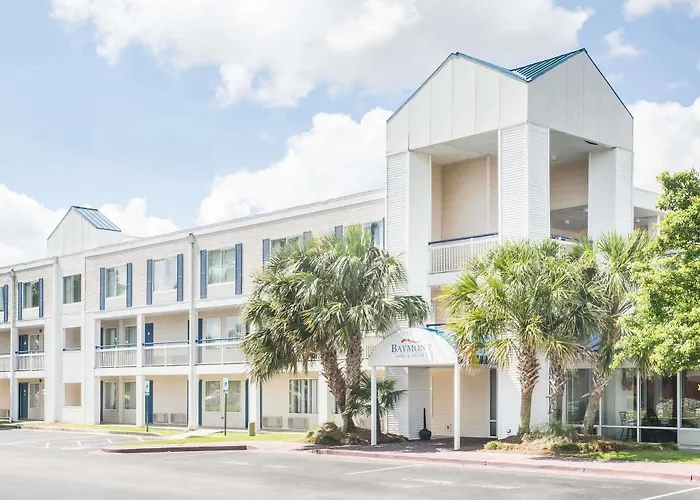 Baymont By Wyndham Wilmington Hotel