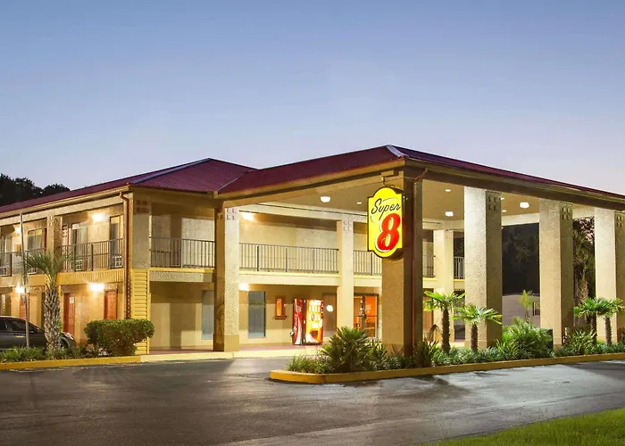 Super 8 Defuniak Springs Motel