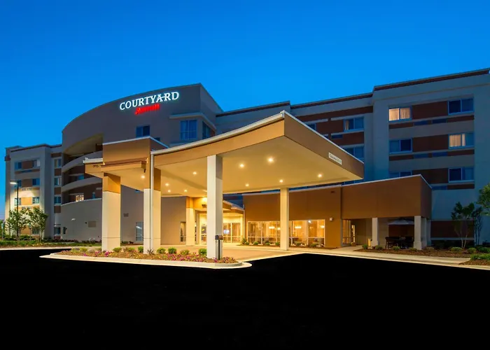Courtyard By Marriott Columbus Hotel