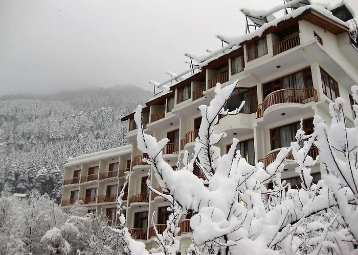 Sarthak Resorts-Reside In Nature With Best View, 9 Kms From Mall Road Manali