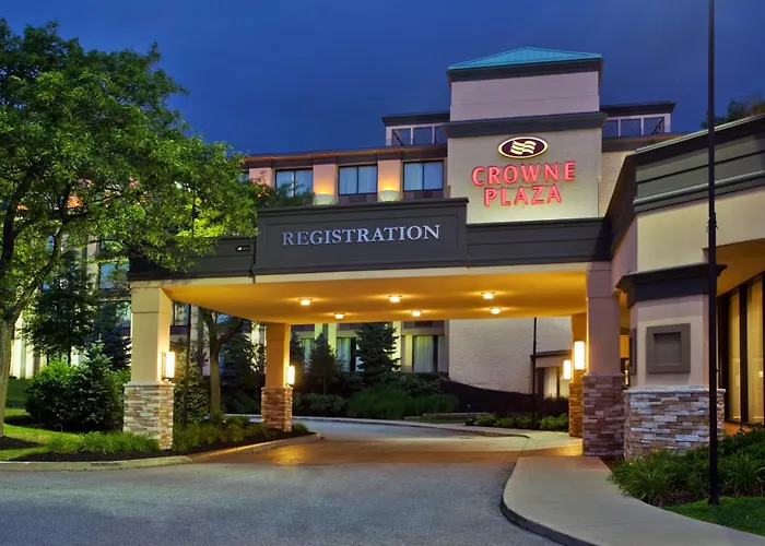 Ramada By Wyndham Cleveland Independence Hotel