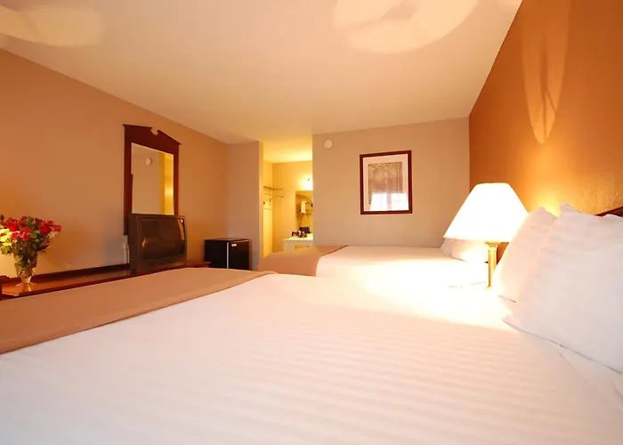 Magnuson Hotel Red Baron Garden City