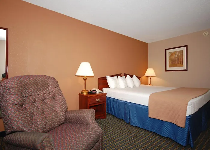 Magnuson Hotel Red Baron Garden City
