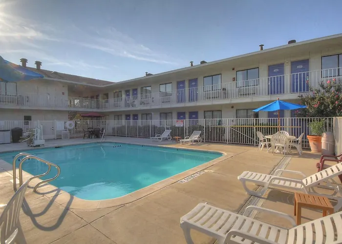 Motel 6 San Antonio, Tx Six Flags Fiesta TX - La Cantera Area