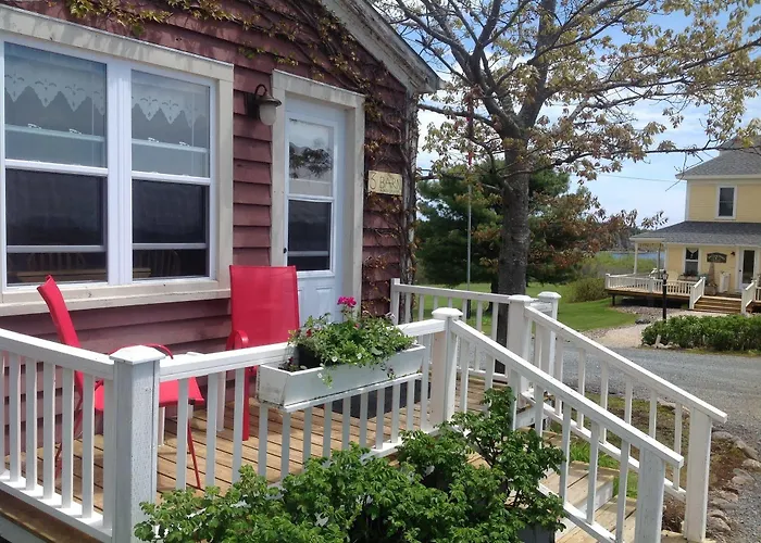 Bayview Pines Country Inn B&B Mahone Bay